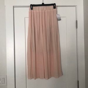 Flowy midi skirt